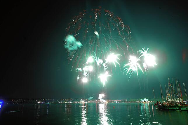 Bild 7: Es knallt beim Seenachtfest 2025! Das Feuerwerk über dem Bodensee lädt zum Staunen ein