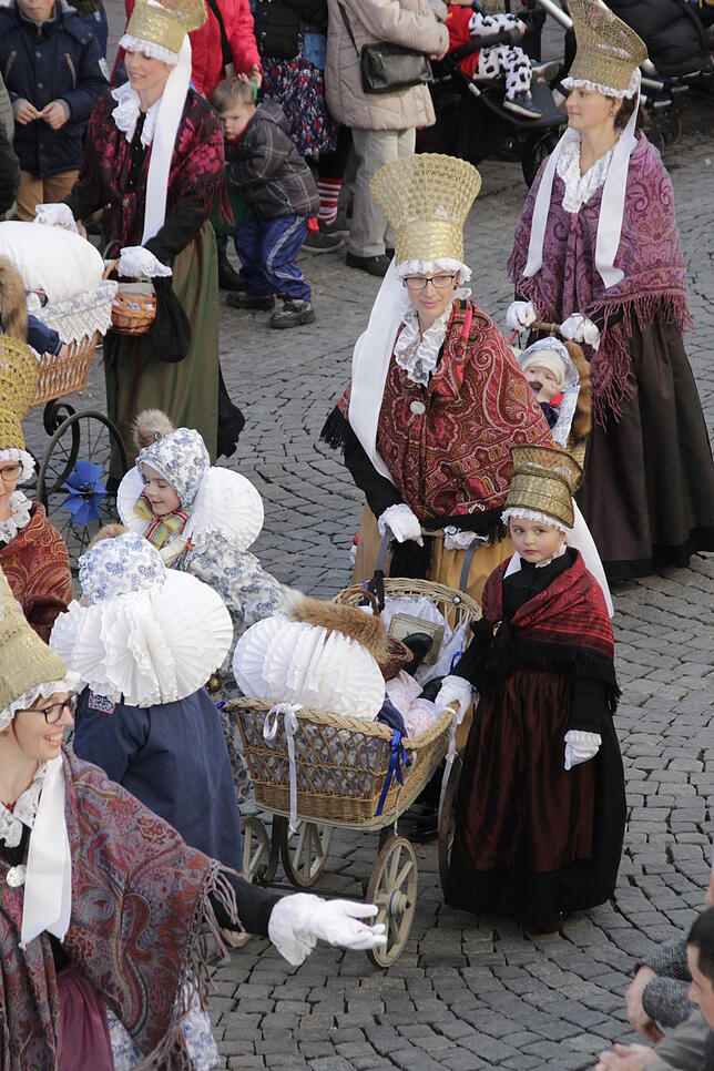 Bild 46: Bilder vom großen Kinderumzug von oben – Teil 1