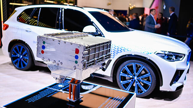 Dieses Modell einer Brennstoffzelle steht derzeit auf der Internationalen Automobilausstellung (IAA) in Frankfurt am Stand von BMW. Die ...