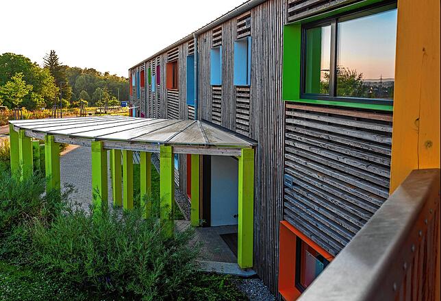 Die kommunale Kindertagesstätte &sbquo;Kindernest&lsquo; in der Stockacher Straße beeindruckt durch ihre Architektur.