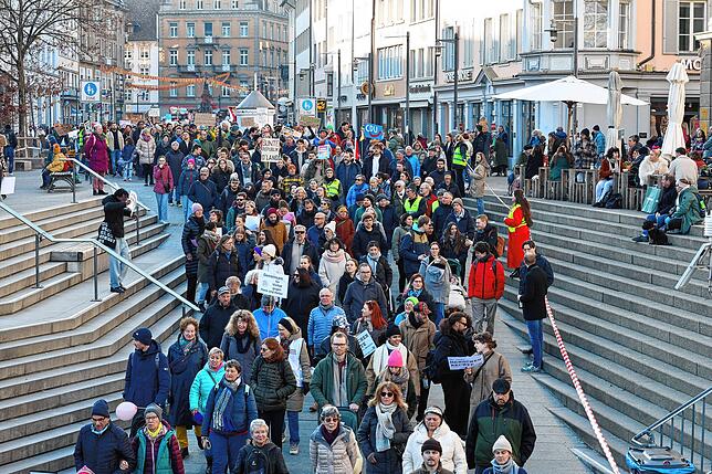 Bild 24: Demo vom Herosé-Park bis zum Stadtgarten: Konstanz geht auf die Straße – wir haben die Bilder!