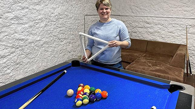 Billiard spielen hat Svenja Markowitsch bei ihrer Arbeit als Jugendreferentin in der Stadt Hüfingen als Erstes lernte.