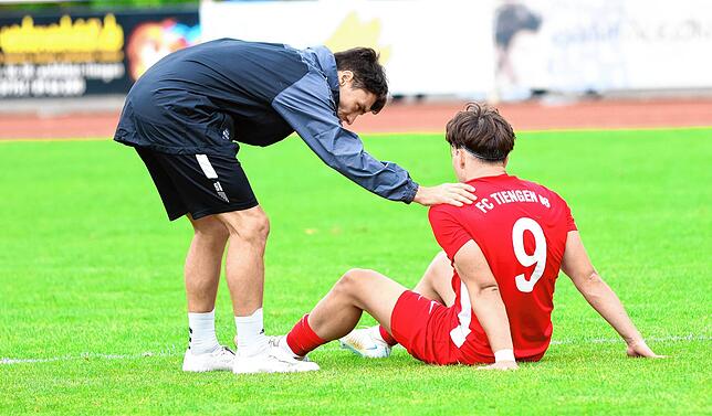 Bild 1: FC Tiengen 08 unterliegt dem SV Weil mit 1:2 – und wir haben Fotos!