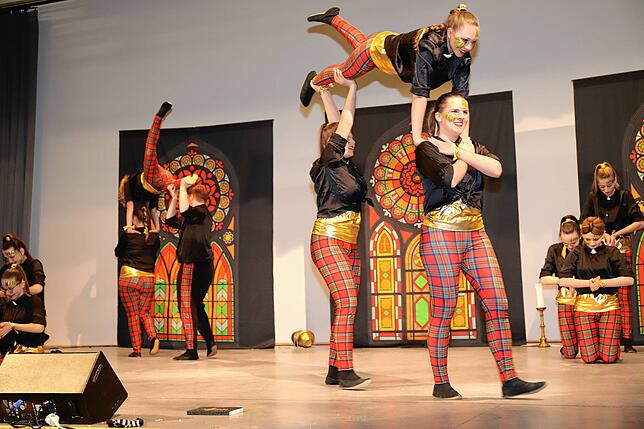 Die „Hop-Drops“ des Sauldorfer Showtanzvereins zeigten einen flotten und artistischen Showtanz auf der Bühne der ...