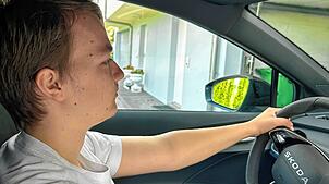 SÜDKURIER-Reporter Christian Wiesenberg hat den Führerscheinerwerb in Deutschland und der Schweiz verglichen. Gibt es Überraschungen?