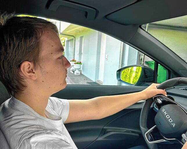 SÜDKURIER-Reporter Christian Wiesenberg hat den Führerscheinerwerb in Deutschland und der Schweiz verglichen. Gibt es Überraschungen?