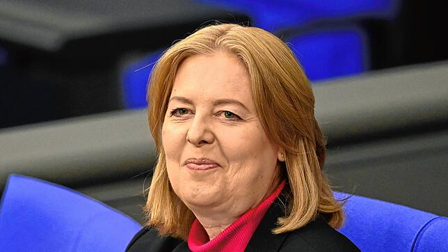 Bundesarbeitsministerin Bärbel Bas (SPD) will Nachfolgerin von Saskia Esken in der Parteispitze der SPD werden. (Archivbild)