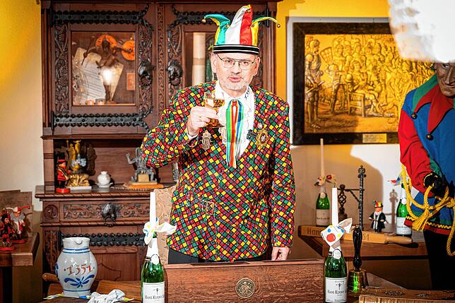 Narrenrichter Jürgen Koterzyna im Narrenstüble in einer sehr kleinen Dreikönigssitzung