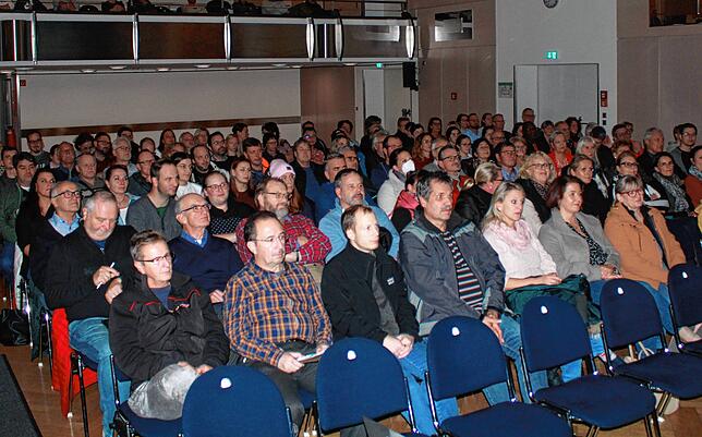 Die große Reisegrupe des Stockacher Narrengerichts mit allen Gliederungen traf sich um Bürgerhaus Adler-Post für eine ...