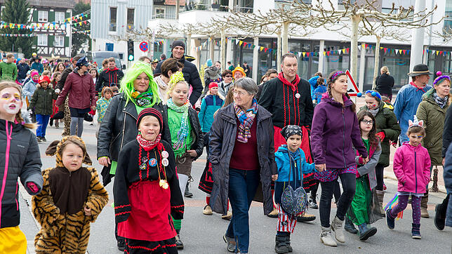 Schon beim Kinderumzug waren viele kleine und große Narren dabei.