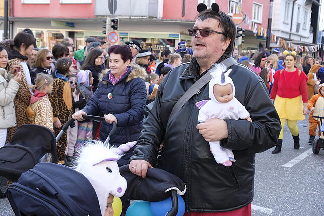 Bild 9: Bilder vom großen Fasnet Samschdig-Umzug der Poppele-Zunft (1)