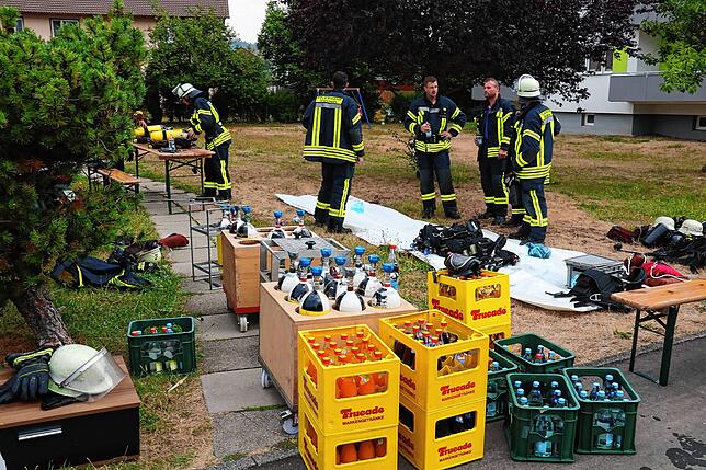 Die Feuerwehr Bräunlingen bekämpft am Mittwochmorgen einen Gebäudebrand in einem Wohngebäude Ecke Dießenhoferstraße/ Gießnaustraße. Der ...