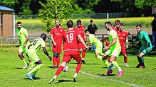 Das 1:0 für den Türk. SV Singen gegen den SC Gottmadingen-Bietingen. Alieu Sarr (links) scheibt aus kurzer Distanz ein.