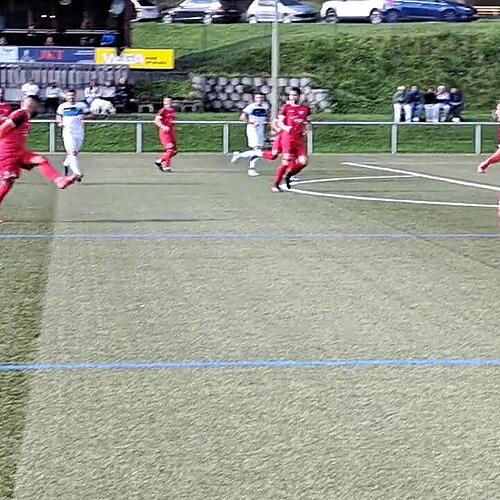 Yannik Richter trifft zur 1:0-Führung des FV Tennenbronn (25.)