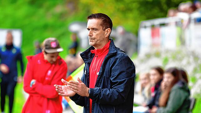 Sein Kader wird größer: Christian Lais freut sich über Verstärkung. Der Trainer des FC Schönau kann Torwart Simon Klein, der vom FV ...