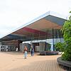 Der Eingangsbereich der Therme: Wer hier Eintritt zahlt, kann derzeit ausnahmsweise das Schwimmerbecken des Freibads mitnutzen.