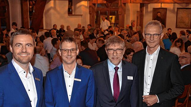 Die Hauptverantwortlichen der Volksbank Wutöschingen-Klettgau (von links): Günter Dörflinger (Vorstand), Bernd Kübler (Vorstand), Georg ...