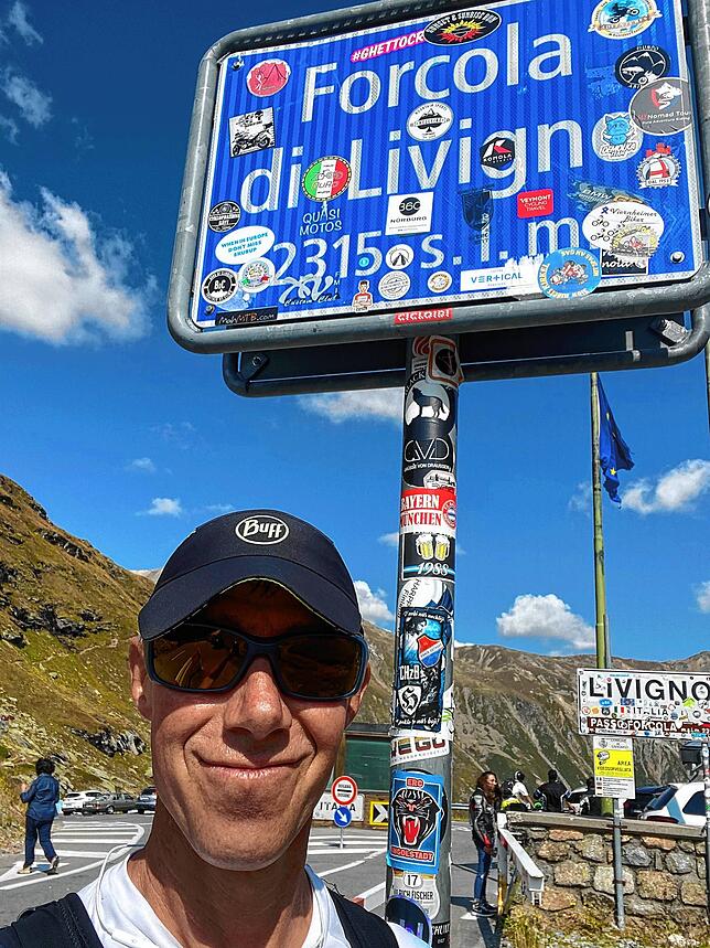 Der Schweizumrunder auf dem Alpenpass Forcola di Livigno zwischen dem Schweizer Kanton Graubünden und Italien.