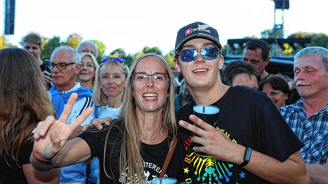 Bild 32: Die Toten Hosen geben sich in Konstanz die Ehre. Fotos aus dem ausverkauften Stadion