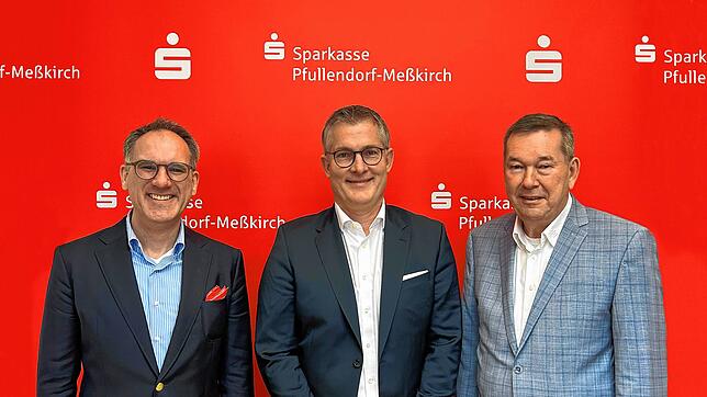 Der Vorstand der Sparkasse Pfullendorf-Meßkirch ist wieder komplett mit Jörg Scheibe (links, Vorstandsvorsitzender), dem neuen ...
