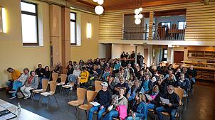 Etwa 70 Hottinger, dazu Bürger aus der übrigen Gemeinde und Gemeinderäte waren zum Informationsabend in die Vereinshalle Hottingen gekommen.