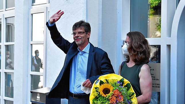 Georg Riedmann und seine Frau Christiane im Innenhof des Markdorfer Bischofschlosses. Hier wurde das Wahlergebnis am Sonntagabend ...