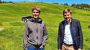 Geschäftsführer Julian Probst und Liftverbunds-Vorsitzender Johannes Albrecht freuen sich über einen Rekord-Winter am Feldberg und ...