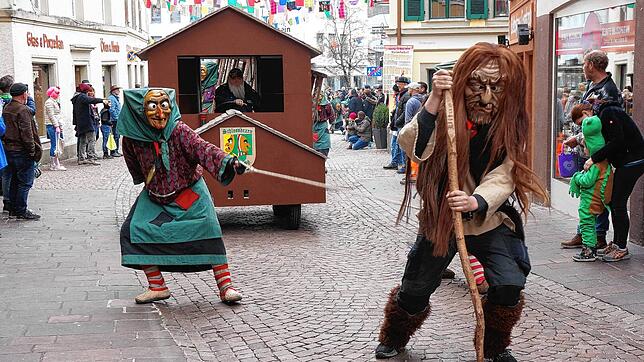 Am Fasnachtssonntag steht in Tiengen wieder ein Umzug durch die Fußgängerzone (Bild) bis zum Kirchplatz auf dem Programm. Das Archivfoto ...