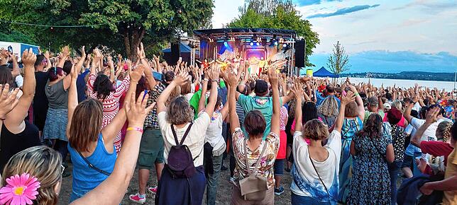 Papi&lsquo;s Pumpels aus Stockach sorgten zum Abschluss des viertägigen &bdquo;Sound Beach Festivals&ldquo; im Uferpark für ausgelassene ...