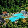 Das Stockacher Freibad auf einem Luftbild aus dem Jahr 2018. Im Herbst soll die Sanierung beginnen. Der Gemeinderat hat nun bereits ...