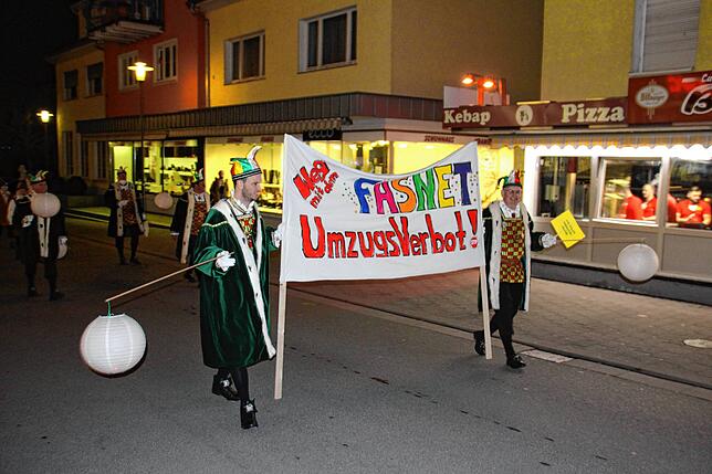 Einmarsch oder Demonstration gegen das Umzugsverbot? Der Zug der Narren durch die Stadt war in jedem Fall von der Stadtverwaltung ...