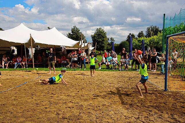 Bild 24: Viel Regen, wenig Sonne: Handballer ziehen ihr Turnier durch