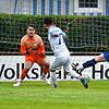 Schlechter Tag: Torhüter Patrick Eichin (links) hatte beim 0:7-Debakel des VfB Waldshut die geringste Schuld. Waldshuts Valmir Gashi ...