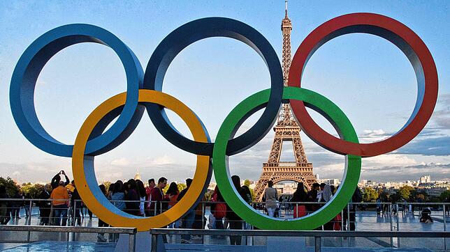 In Paris – hier zu sehen die olympischen Ringe vor dem Eiffelturm – dreht sich im Moment alles um die Olympischen Spiele. (Archivbild)