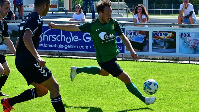 Rückkehr: Nach zwei Jahren beim SV Herten fungiert Philipp Müller (rechts) künftig als spielender Co-Trainer beim B-Kreisligisten SG ...