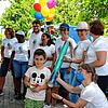 Beim Sommerfest-Ersatz von St. Josef: Lorik Alushaj (vorne) freut sich über sein Eis. Carola Sökeland (von links), Noel Nakato, Josua ...