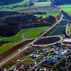 Unsere Luftaufnahme aus dem Jahr 2019 zeigt den Verkehrsknotenpunkt der B 27 und der B 31 bei Hüfingen. Die B 31 verläuft im Bild von ...