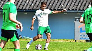 Torpremiere: Kapitän Robin Bächle – hier ein Archivbild – stellte mit seinem ersten Bezirksliga-Treffer zur 2:1-Führung des SV Waldhaus ...