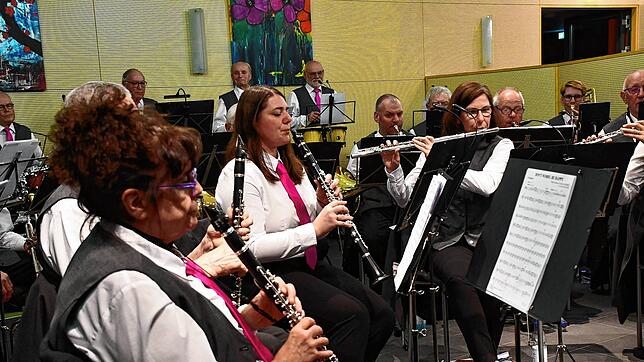 Die Evonik-Werksmusik sorgte bei ihrem Jahreskonzert am Mittwoch für ein musikalisches Erlebnis. Der Beifall war den Musikern sicher. ...