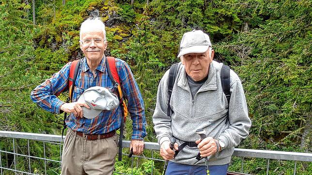 Die beiden Freunde Klaus-Dieter Kieninger und Wolfgang Vogel machten sich am 8. Oktober über 14 Etappen zu Fuß auf den Weg von Freiburg ...