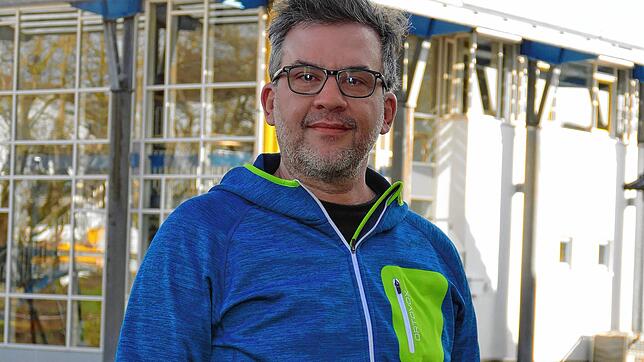 Schulsozialarbeiter Mario Maué spricht über Prävention gegen sexualisierte Gewalt gegenüber Kindern.