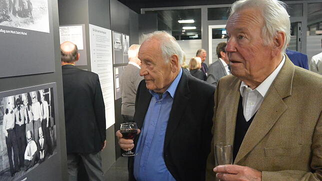Josef Menhard (links) und Willi Schacher haben bei Karl Maybach technischer Zeichner gelernt und ihn ins französische Vernon begleitet. ...