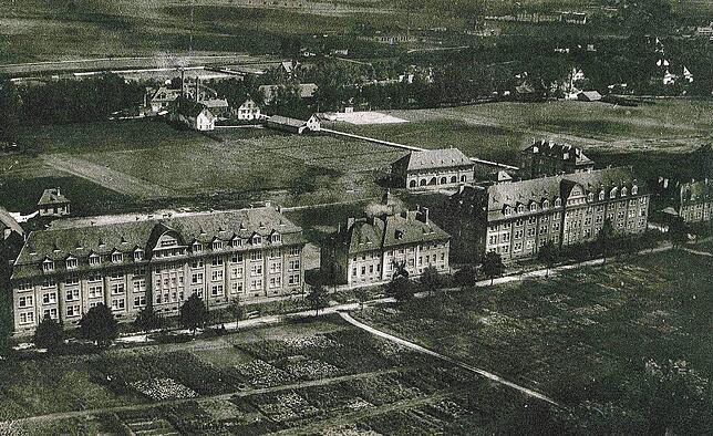 Die Richthofenkaserne auf einer Luftaufnahme aus den 20er-Jahren. Sie diente damals der Reichswehr. Das Gelände des späteren Stalag ist ...
