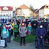 &bdquo;Stoppt den Krieg&ldquo; forderten einige Bürger auch mit Schildern und Peace-Zeichen.