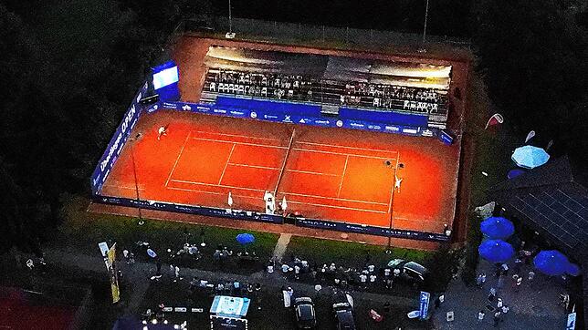 Seit 2024 neu bei den Überlingen Open auf dem Gelände des TC Aktbirnau: Flutlichtspiele. Diese möchte Organisator Markus Dufner weiter ...