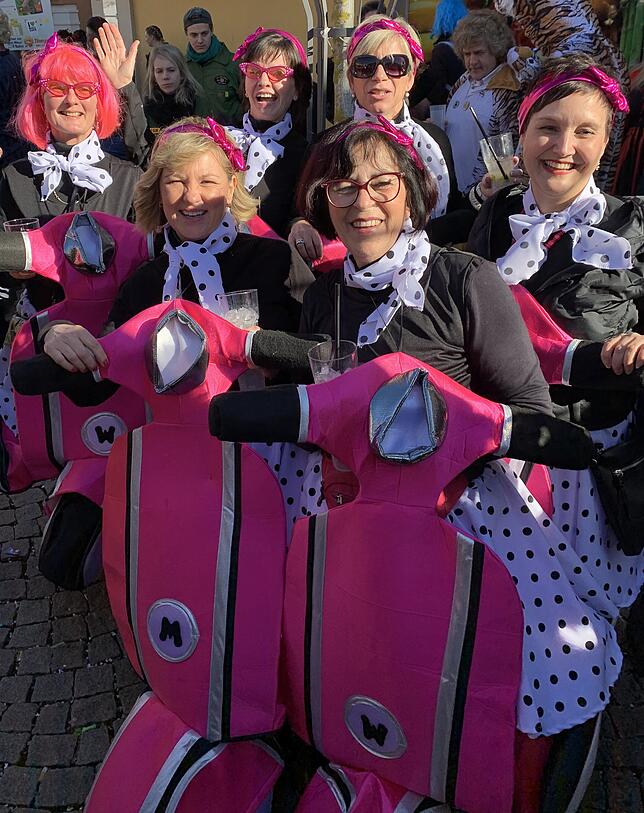 Direkt aus Stühlingen sind diese fünf Rollerfahrerinnen auf die Hoorige Mess‘ nach Tiengen gerast.