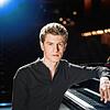 Alexander Krichel, 31, Pianist, konzertierte Mitte Mai in Iserlohn als weltweit erster Pianist in einem Auto-Kino. Am Donnerstag, 18. ...
