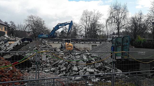 Mit Bagger und Raupe schafften die Lämmle-Mitarbeiter binnen weniger Wochen, was vor 20 oder 30 Jahren viele Tage gedauert hätte – ...