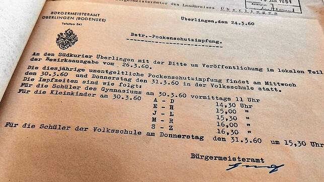 In einer Benachrichtigung bittet das Bürgermeisteramt den SÜDKURIER im März 1960 darum, Termine für die Pockenschutzimpfung zu ...
