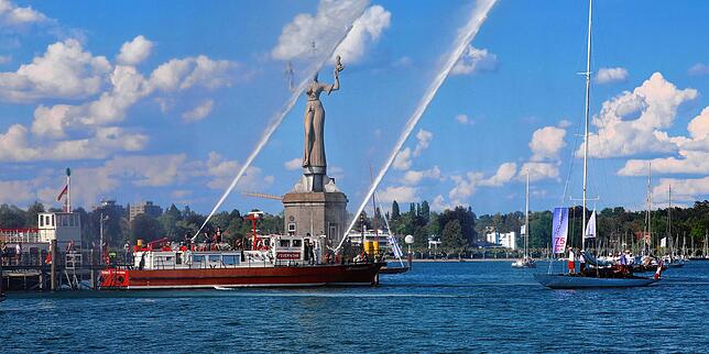 Die Feuerwehr präsentiert auch in diesem Jahr wieder ihr Löschboot.